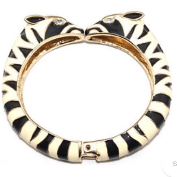 :: Stella & Dot⚜️🦓ExoticallyFun Kalahari Bangle✨ - Picture 6 of 10